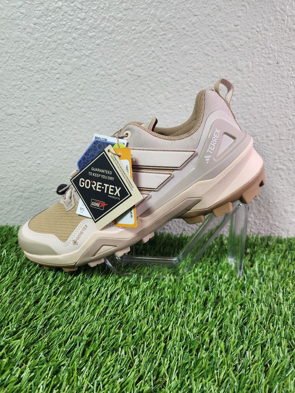 adidas Terrex Skychaser GoreTex Hiking  Womens Beige Sneakers  (JS4611) Size 9.5